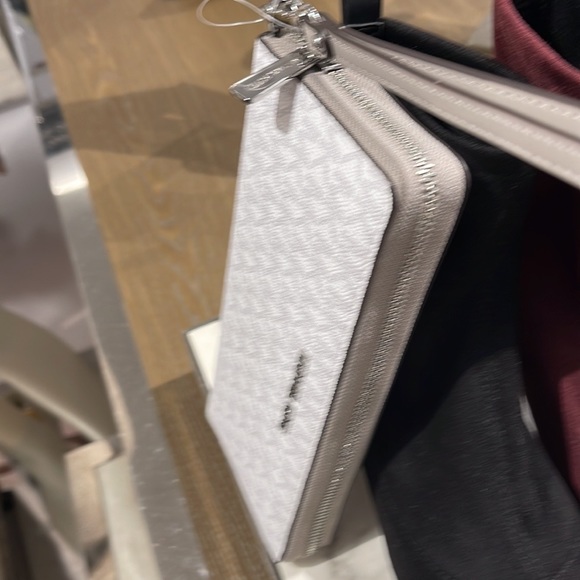 MICHAEL KORS LARGE TRAVEL CONTINENTAL WRISTLET WALLET BRIGHT WHITE SIGNATURE - Picture 2 of 16